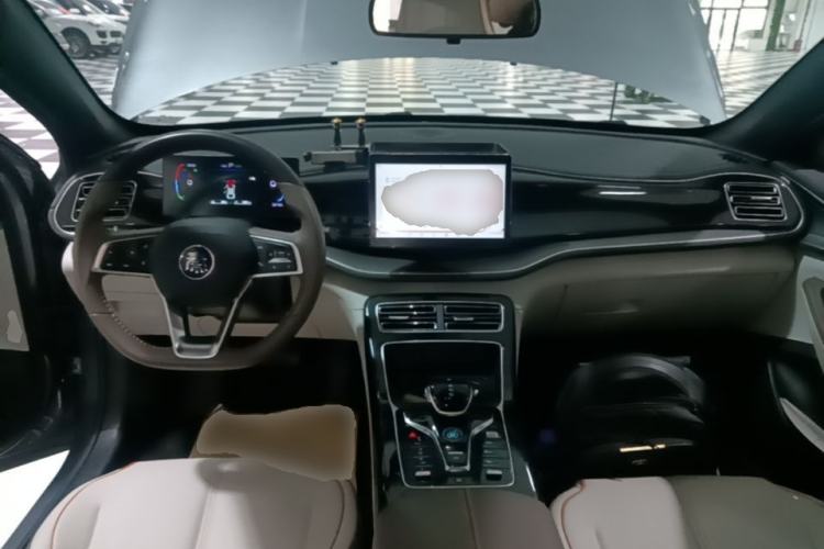 Used BYD Qin PLUS 2023 Champion Edition DM-i 55KM Superior Model Center Console