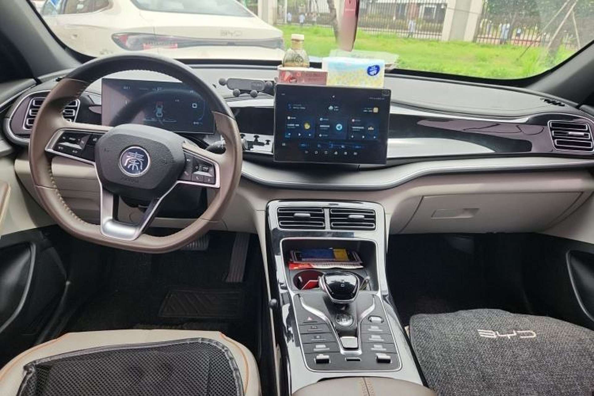 Used BYD Qin PLUS 2023 Champion Edition DM-i 120KM Leading Model Center Console