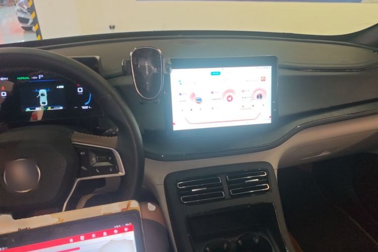 Used BYD Qin PLUS 2023 Champion Edition DM-i 55KM Leading Model Center Console
