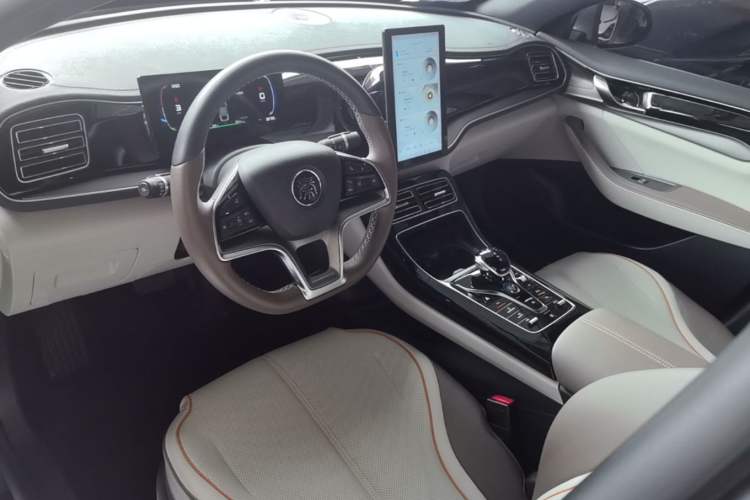 Used BYD Qin PLUS 2023 Champion Edition EV 420KM Leading Model Center Console