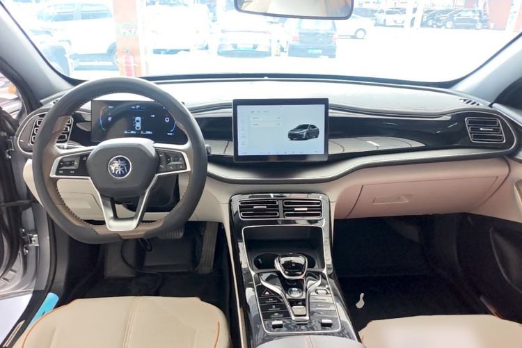 Used BYD Qin PLUS 2023 Champion Edition DM-i 120KM Leading Model Center Console
