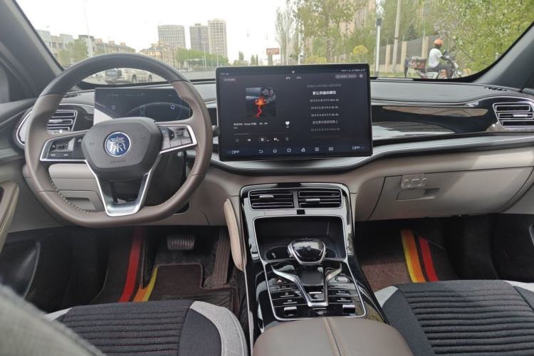 Used BYD Qin PLUS 2023 Champion Edition DM-i 120KM Leading Model Center Console