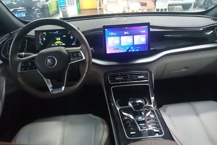 Used BYD Qin PLUS 2023 Champion Edition DM-i 55KM Superior Model Center Console