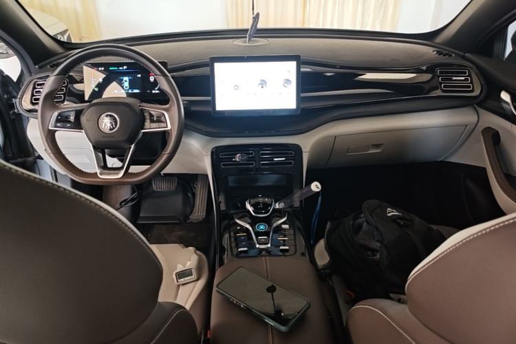 Used BYD Qin PLUS 2023 Champion Edition DM-i 55KM Leading Model Center Console