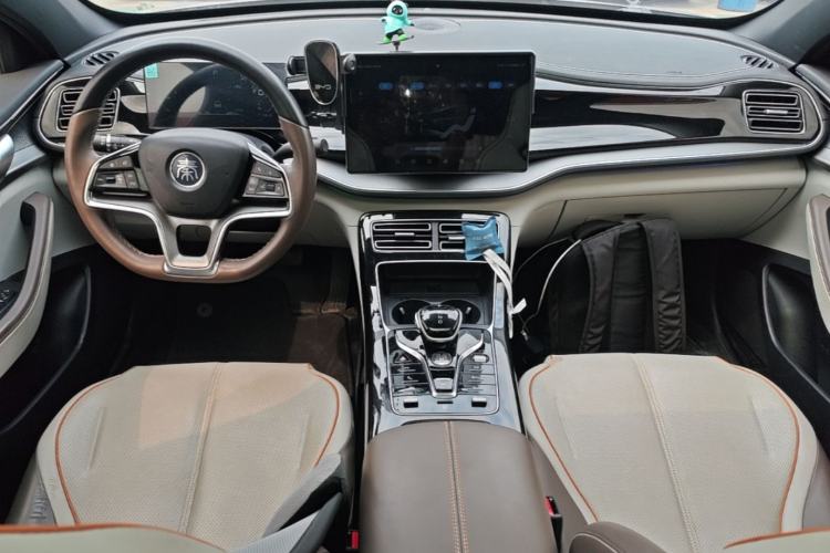 Used BYD Qin PLUS 2023 Champion Edition EV 510KM Excellence Model Center Console