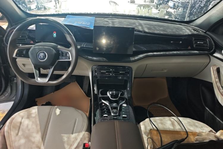 Used BYD Qin PLUS 2023 Champion Edition DM-i 55KM Leading Model Center Console