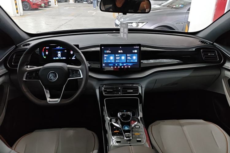 Used BYD Qin PLUS 2023 Champion Edition DM-i 55KM Superior Model Center Console