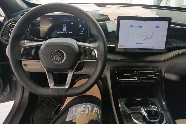 Used BYD Qin PLUS 2023 Champion Edition DM-i 55KM Leading Model Center Console