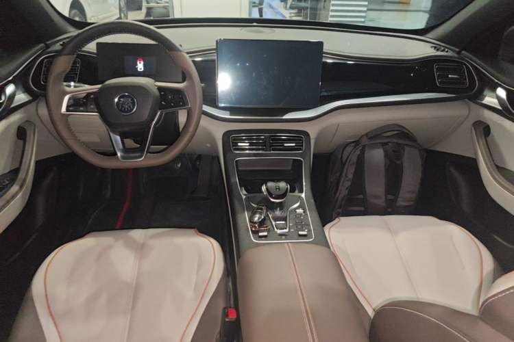 Used BYD Qin PLUS 2023 Champion Edition DM-i 120KM Beyond Model Center Console