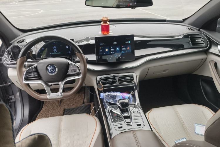 Used BYD Qin PLUS 2023 Champion Edition EV 510KM Beyond Model Center Console
