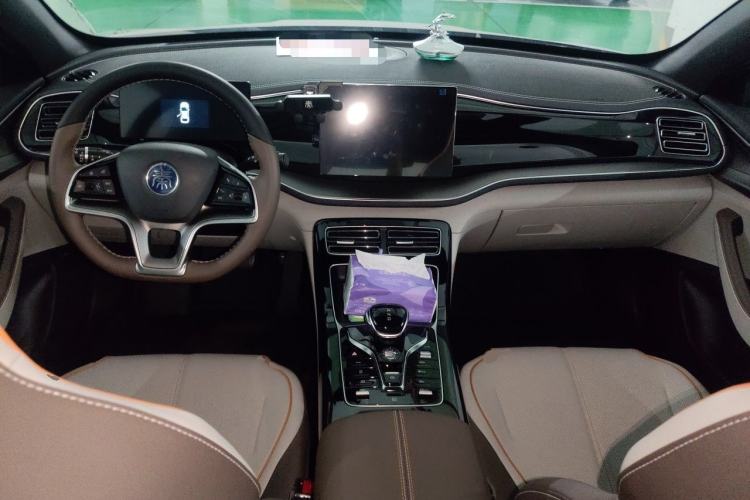 Used BYD Qin PLUS 2023 Champion Edition EV 420KM Superior Model Center Console