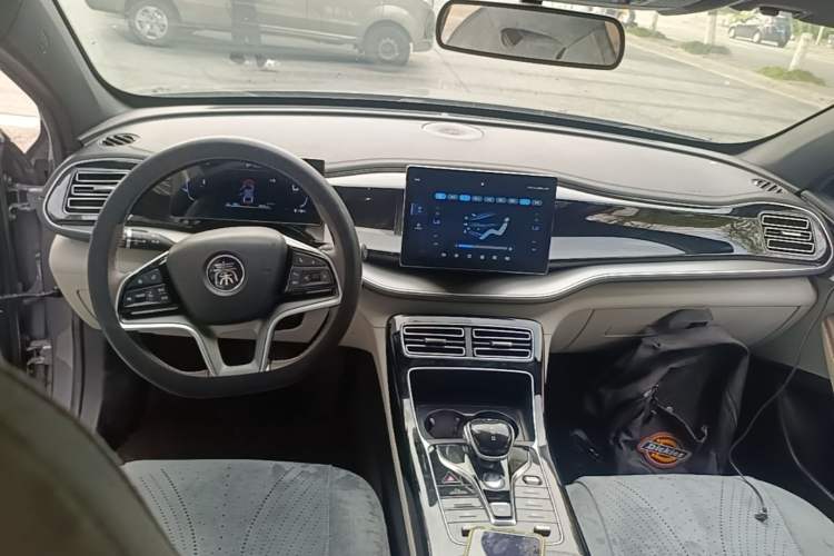 Used BYD Qin PLUS 2023 Champion Edition EV 510KM Beyond Model Center Console