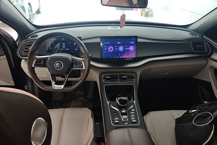 Used BYD Qin PLUS 2023 Champion Edition DM-i 120KM Leading Model Center Console