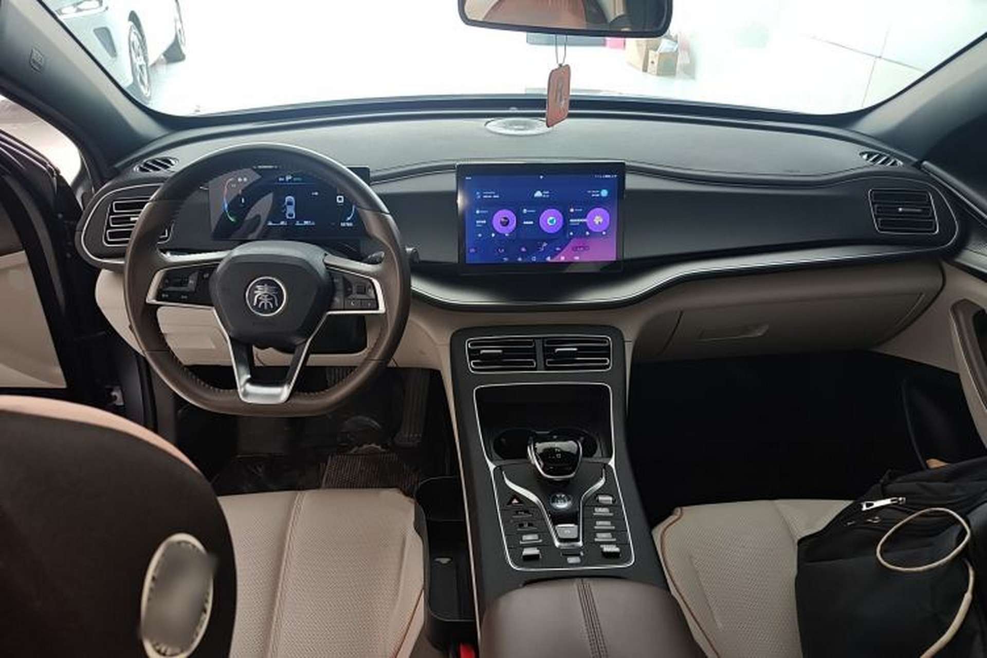 Used BYD Qin PLUS 2023 Champion Edition DM-i 120KM Leading Model Center Console