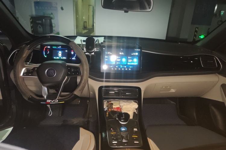 Used BYD Qin PLUS 2023 Champion Edition DM-i 120KM Leading Model Center Console