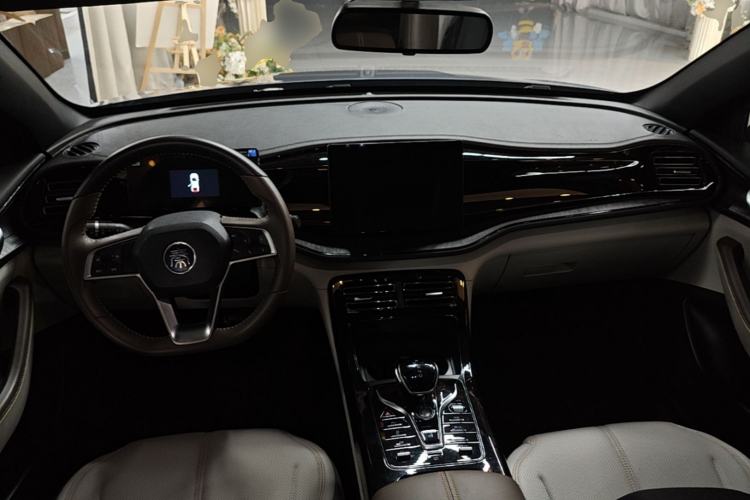 Used BYD Qin PLUS 2023 DM-i 120KM Navigation Excellence Model Center Console