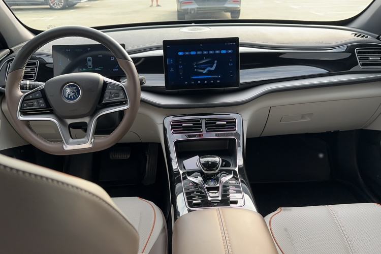 Used BYD Qin PLUS 2023 Champion Edition EV 420KM Superior Model Center Console
