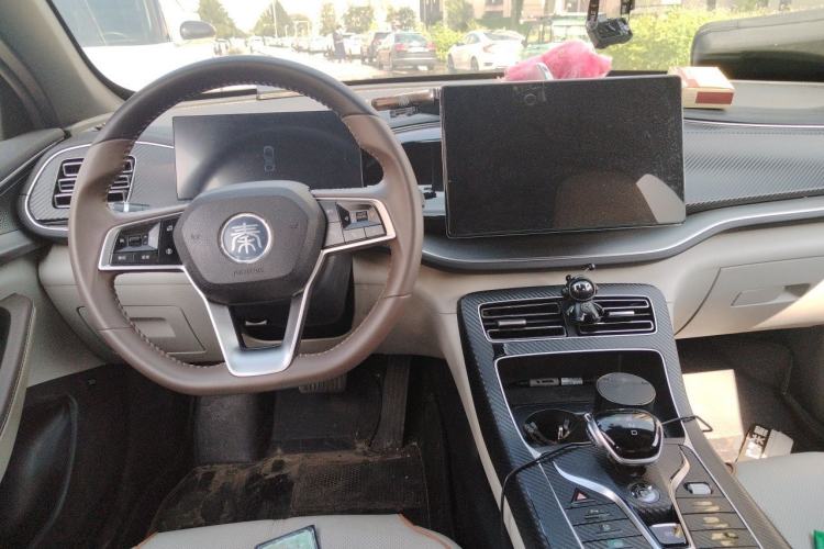 Used BYD Qin PLUS 2023 Champion Edition DM-i 120KM Beyond Model Center Console