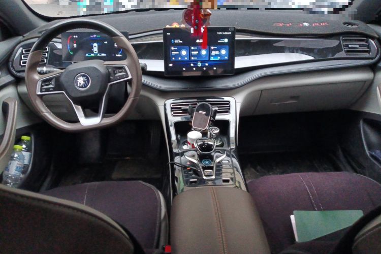 Used BYD Qin PLUS 2023 Champion Edition DM-i 55KM Leading Model Center Console