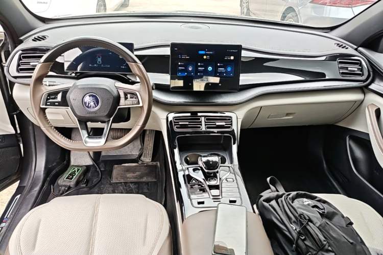 Used BYD Qin PLUS 2023 Champion Edition DM-i 55KM Leading Model Center Console