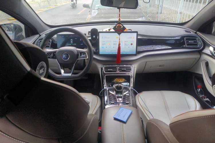 Used BYD Qin PLUS 2023 Champion Edition DM-i 120KM Beyond Model Center Console