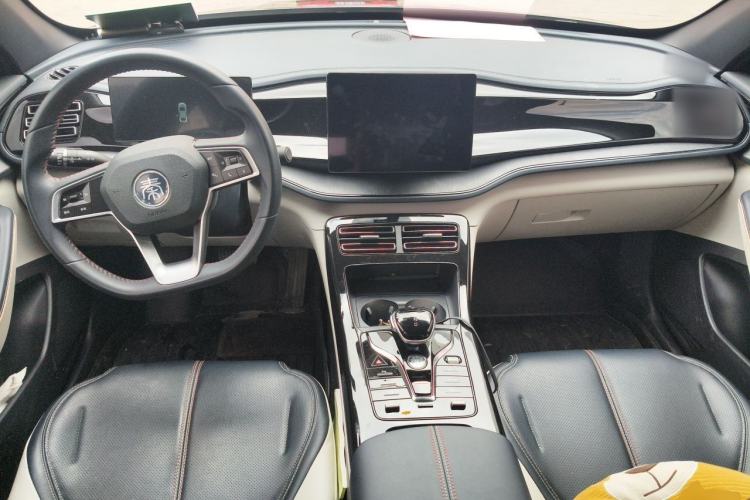Used BYD Qin PLUS 2023 Champion Edition DM-i 55KM Leading Model Center Console