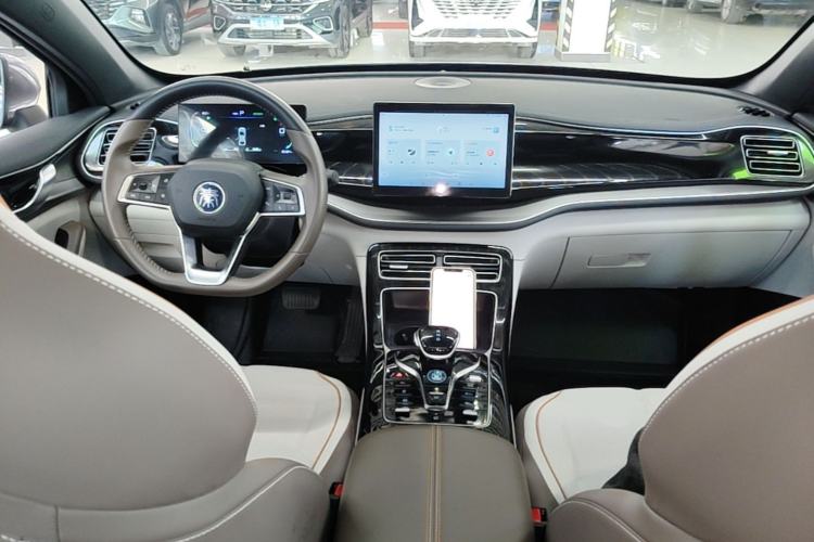 Used BYD Qin PLUS 2023 Champion Edition DM-i 55KM Superior Model Center Console