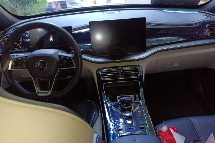 Used BYD Qin PLUS 2023 Champion Edition DM-i 120KM Beyond Model Center Console
