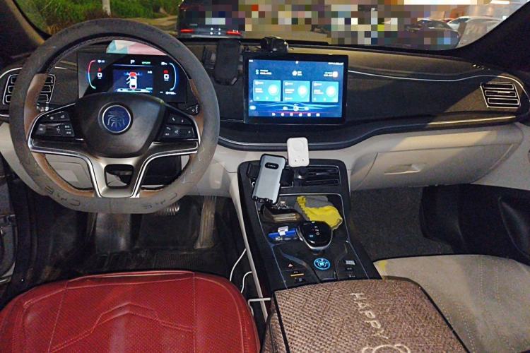 Used BYD Qin PLUS 2023 Champion Edition EV 510KM Beyond Model Center Console