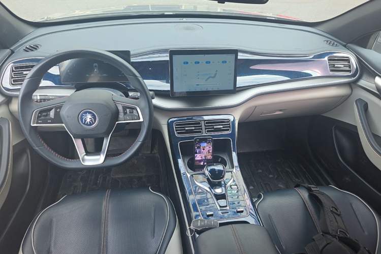 Used BYD Qin PLUS 2023 Champion Edition DM-i 120KM Leading Model Center Console