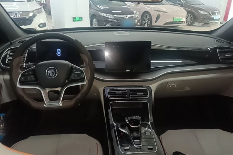Used BYD Qin PLUS 2023 Champion Edition EV 420KM Superior Model Center Console
