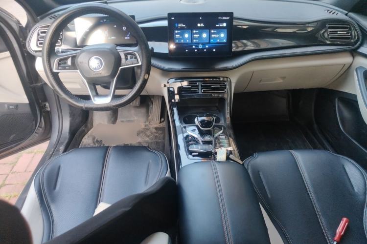 Used BYD Qin PLUS 2023 Champion Edition DM-i 55KM Leading Model Center Console