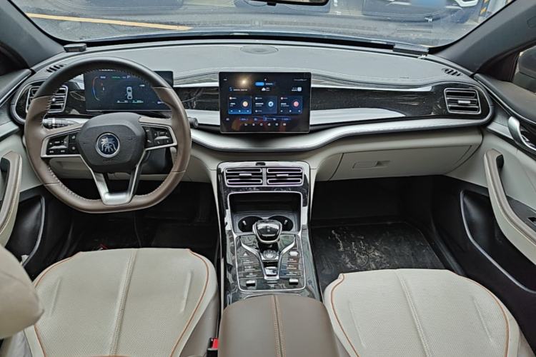 Used BYD Qin PLUS 2023 Champion Edition DM-i 55KM Superior Model Center Console