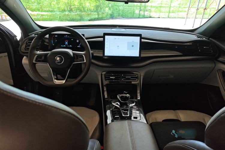 Used BYD Qin PLUS 2023 Champion Edition DM-i 55KM Leading Model Center Console