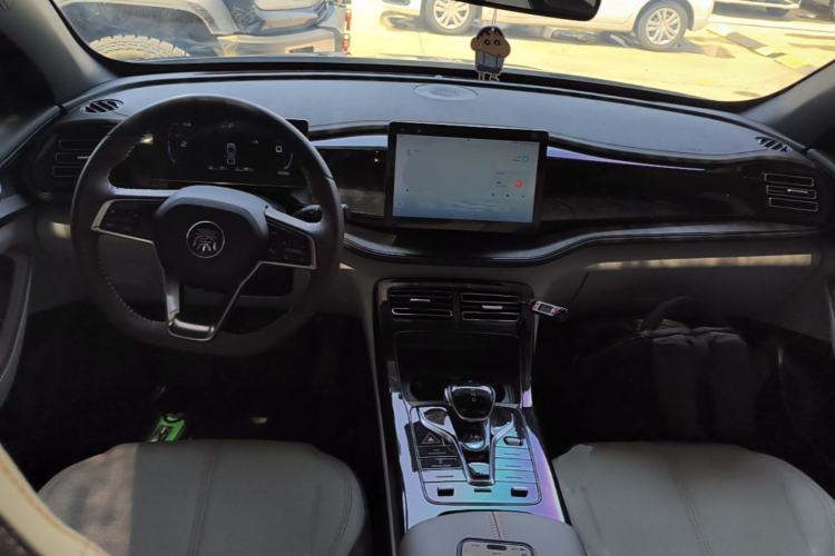 Used BYD Qin PLUS 2023 Champion Edition DM-i 55KM Leading Model Center Console