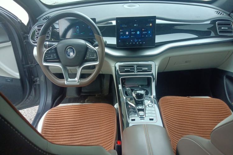 Used BYD Qin PLUS 2023 Champion Edition EV 420KM Superior Model Center Console