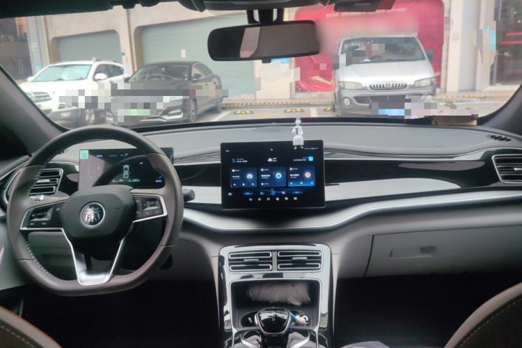 Used BYD Qin PLUS 2023 Champion Edition DM-i 120KM Leading Model Center Console