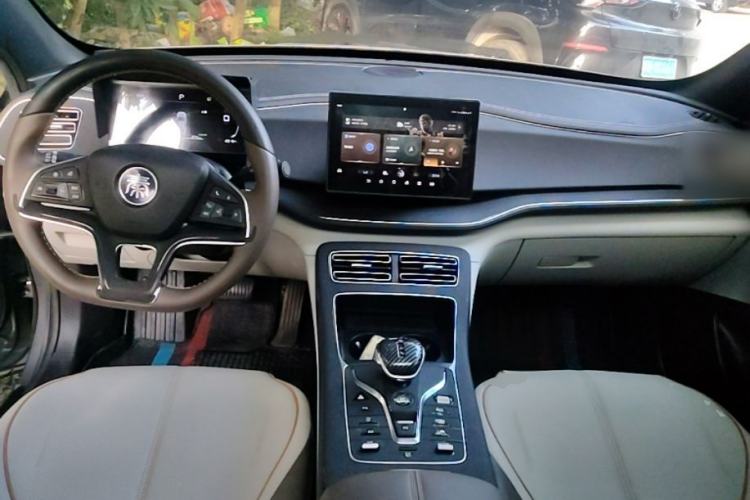 Used BYD Qin PLUS 2023 Champion Edition EV 420KM Superior Model Center Console