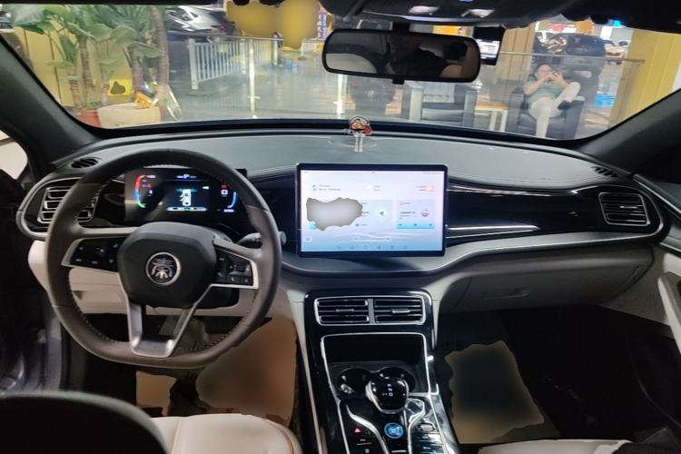 Used BYD Qin PLUS 2023 Champion Edition DM-i 120KM Beyond Model Center Console