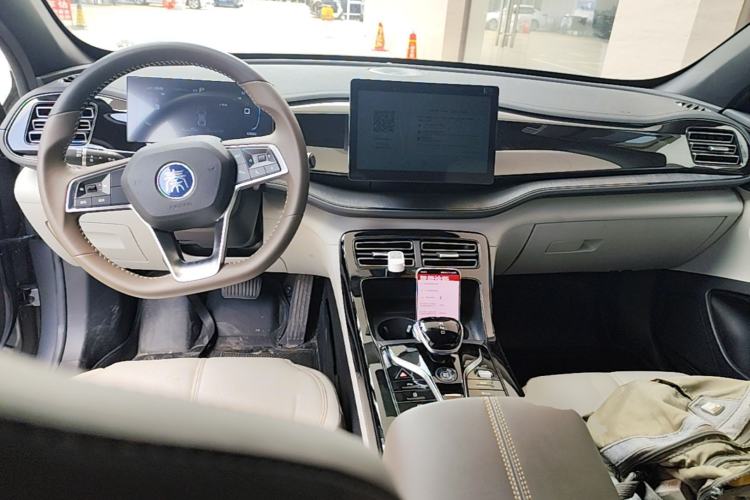 Used BYD Qin PLUS 2023 Champion Edition DM-i 55KM Leading Model Center Console