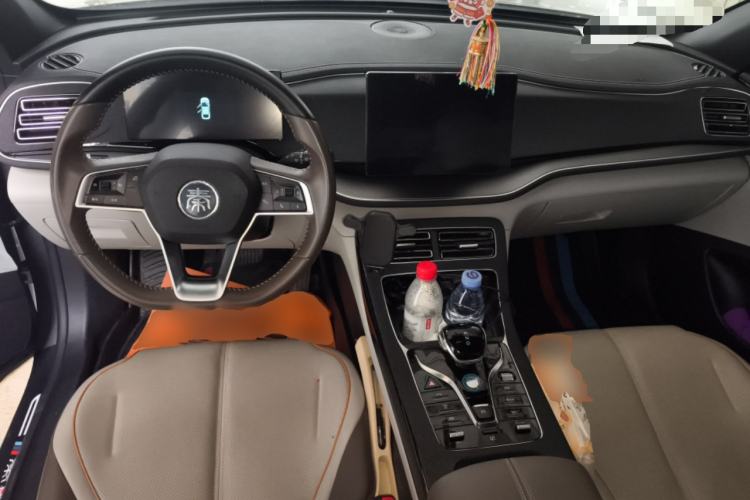 Used BYD Qin PLUS 2023 Champion Edition DM-i 120KM Leading Model Center Console