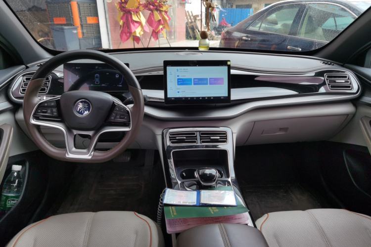 Used BYD Qin PLUS 2023 Champion Edition EV 420KM Superior Model Center Console