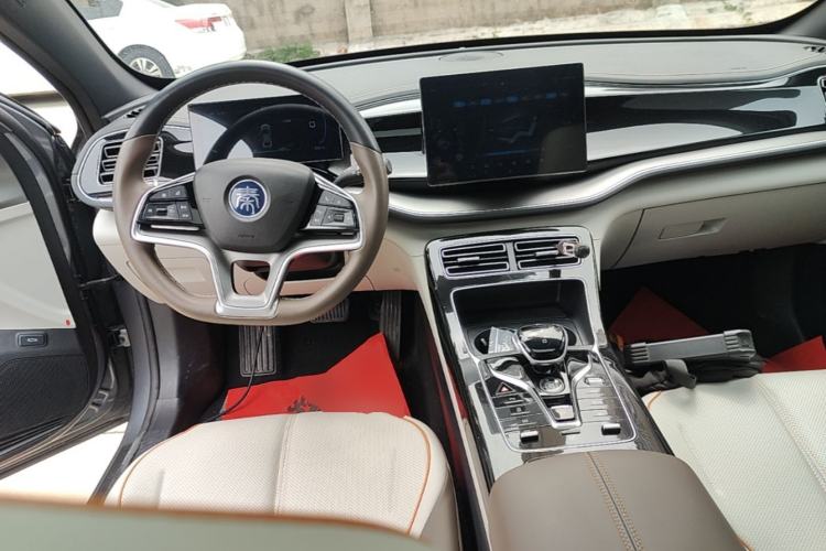 Used BYD Qin PLUS 2023 Champion Edition EV 510KM Beyond Model Center Console
