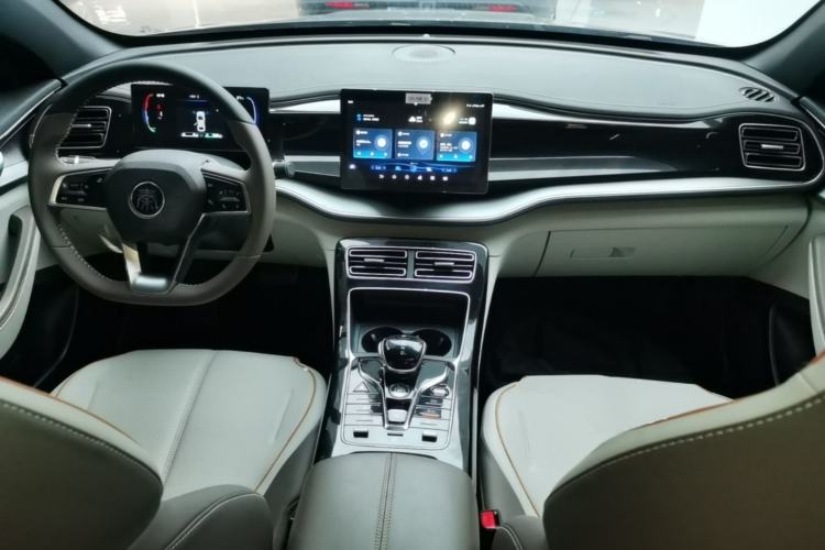 Used BYD Qin PLUS 2023 Champion Edition DM-i 120KM Leading Model Center Console