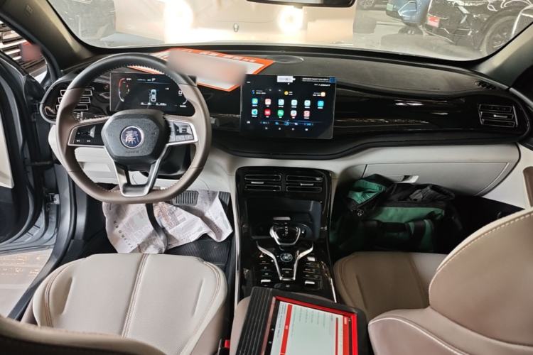Used BYD Qin PLUS 2023 Champion Edition DM-i 55KM Leading Model Center Console