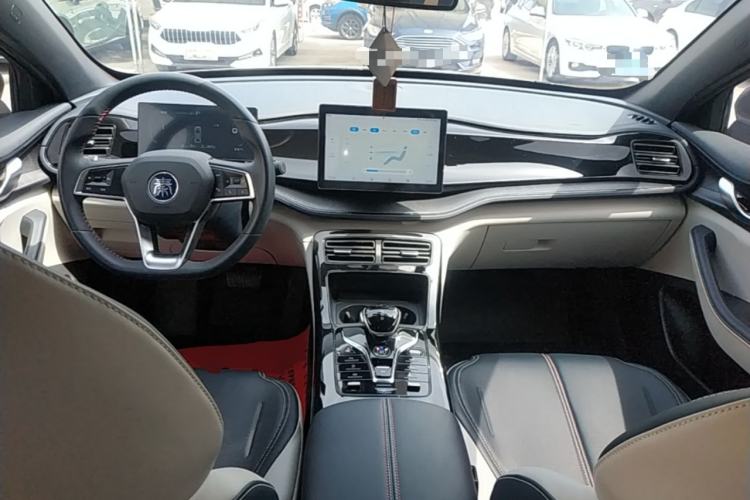 Used BYD Qin PLUS 2023 Champion Edition DM-i 55KM Leading Model Center Console