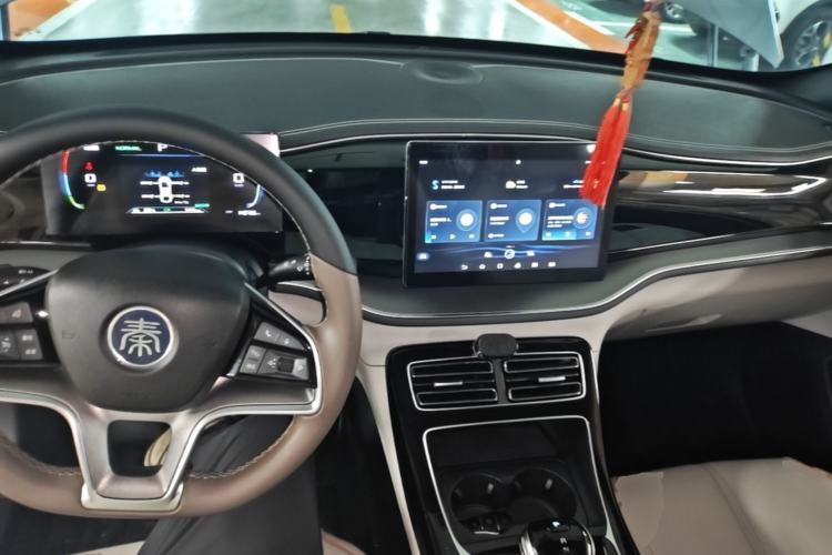 Used BYD Qin PLUS 2023 Champion Edition EV 510KM Leading Model Center Console