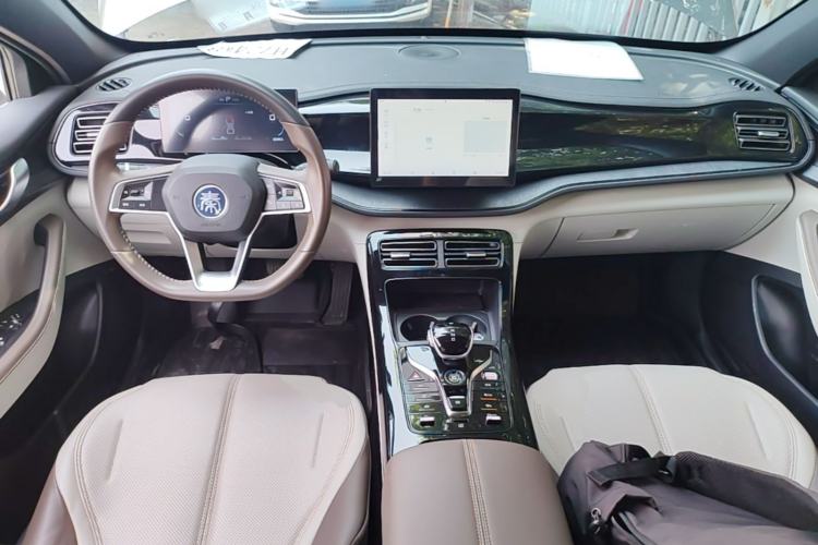 Used BYD Qin PLUS 2023 Champion Edition DM-i 55KM Leading Model Center Console