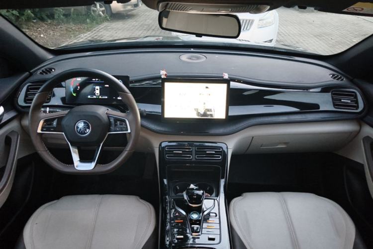 Used BYD Qin PLUS 2023 Champion Edition DM-i 55KM Leading Model Center Console