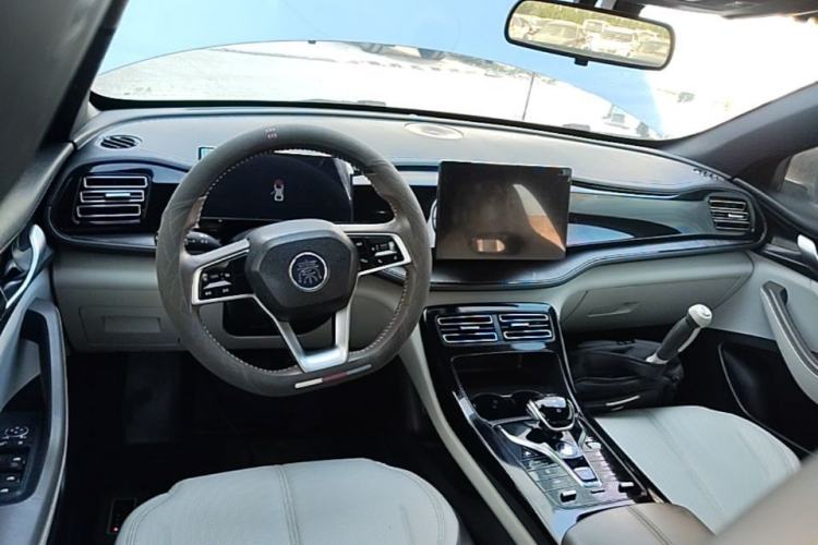 Used BYD Qin PLUS 2023 Champion Edition DM-i 55KM Leading Model Center Console